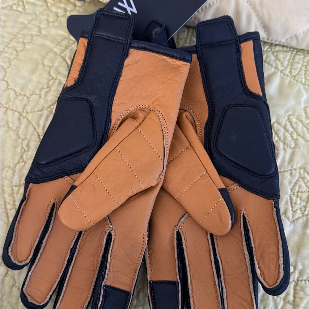 Women's Tan and Black motorcycle gloves - Picture 2 of 7
